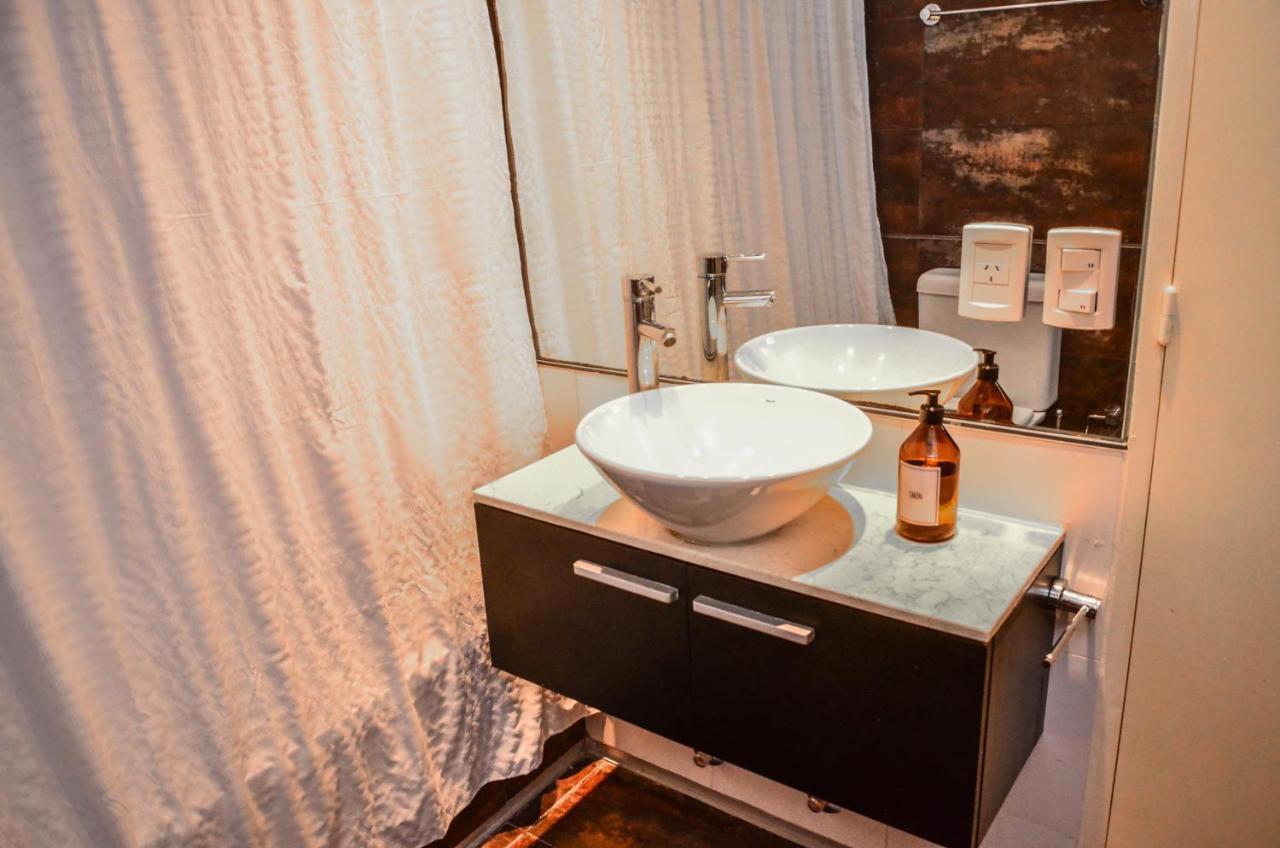 Monoambiente Super Amplio Y Comodo, Ideal Para Explorar La Ciudad Buenos Aires Kültér fotó